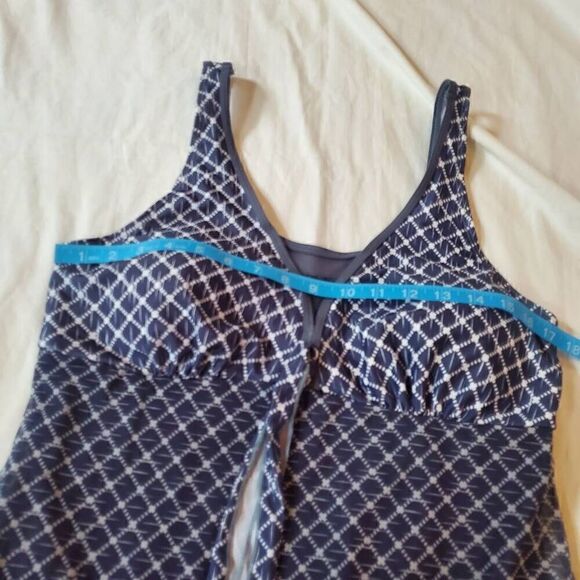 NWOT Blue Geometric Onepiece Skirted Swimsuit - Size XL - Picture 3 of 7